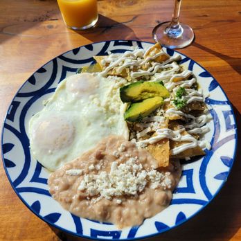 Perla - Chilaquiles con pollo - Tapas/Small Plates Near Me - Santa Ana, California