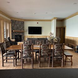 Pine Cone Lodge - Spacious 2-bedroom, 2.5-bath luxury retreat
Sleeps up to 10 guests
Located on the second floor of the new Pine Cone Lodge