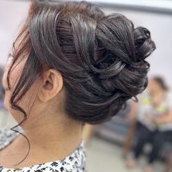 Golden Cuts - Need a Updo? You know where to come!