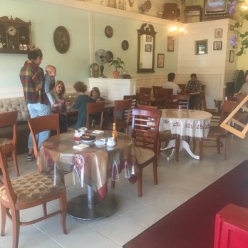 MeeMa’s - Dining room - Breakfast & Brunch Near Me - Long Beach, California MeeMa’s - Dining room - Breakfast & Brunch Near Me - Long Beach, California