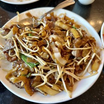 Tasty Kitchen - Beef Chow Fun - Cantonese Near Me - Davis, California Tasty Kitchen - Beef Chow Fun - Cantonese Near Me - Davis, California