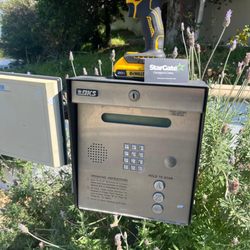 StarGate Garages & Gates - Entry intercom system