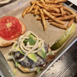 Bierkeller - Avocado aoli burger
