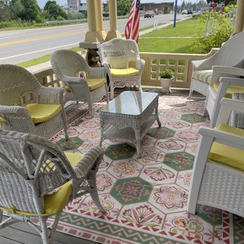 Secrets On Main - Front porch - Bed & Breakfast Near Me - Cheboygan, Michigan Secrets On Main - Front porch - Bed & Breakfast Near Me - Cheboygan, Michigan