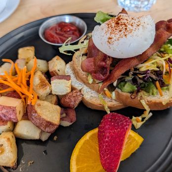 Mad Grizzly - Avocado Toast - Breakfast & Brunch Near Me - Jasper, Alberta