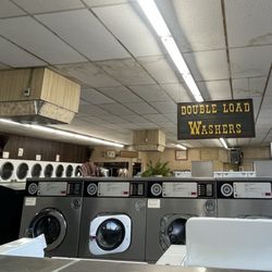 Center Road Laundry - Pano view from the entry