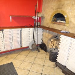 Zilan's Pizza - Wood oven