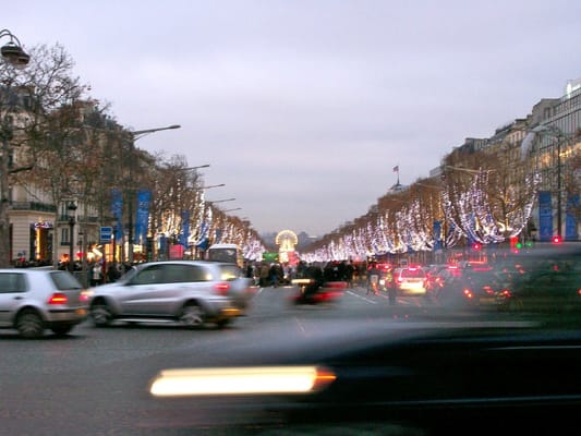 Arc de Triomphe by null
