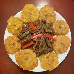 Gabriela's Kitchen - Ropa vieja con tostones (Shreedded beef with fried plantain)