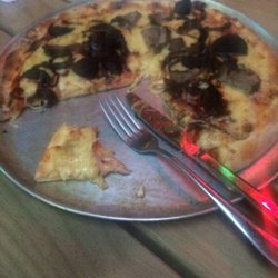 Ellice Road - Lamb, beetroot and caramelised onion pizza