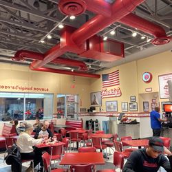 Freddy's Frozen Custard & Steakburgers - Interior decorating