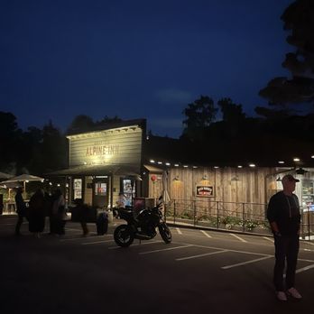 Alpine Inn - Parking lot lol - Burgers Near Me - Portola Valley, California