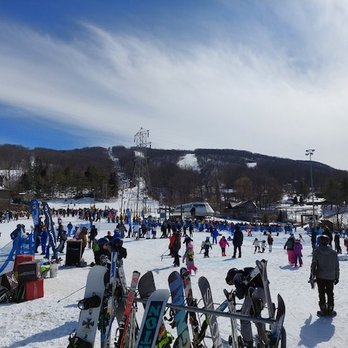 Müller's Café Resort - Vernon base with insane crowds. Lift line bent up the hill 200 ft. - Ski Resorts Near Me - Vernon Township, New Jersey Müller's Café Resort - Vernon base with insane crowds. Lift line bent up the hill 200 ft. - Ski Resorts Near Me - Vernon Township, New Jersey