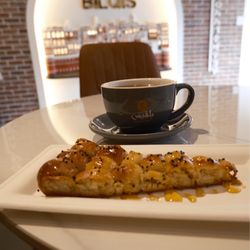 Bilqis Coffee - Coffee and honeycomb