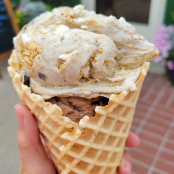 Blacksmith Ice Cream - S'more ice cream - Ice Cream & Frozen Yogurt Near Me - Bountiful, Utah