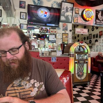 The Great Grill - Indoor, decor, ambiance - Diners Near Me - Burbank, California The Great Grill - Indoor, decor, ambiance - Diners Near Me - Burbank, California