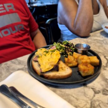 Earls Kitchen + Bar - New American Near Me - Orlando, Florida