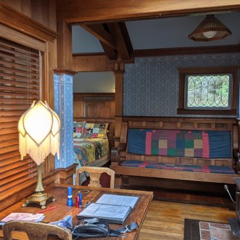 Howard Creek Ranch - Beach House entry way - Bed & Breakfast Near Me - Westport, California