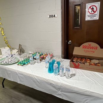 Wawa - Soft pretzels and they even supplied the condiments - Convenience Stores Near Me - Bridgeton, New Jersey