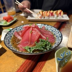 Kaigan Sushi - Sushi steak in a vinaigrette-like sauce. Tench kiss roll in the background.