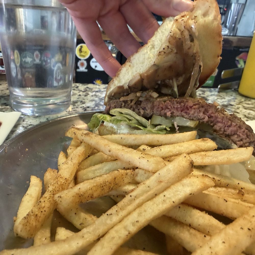 Beefy's - Missing pickles tomato and small burger. Not good. - Diners Near Me - Reno, Nevada Beefy's - Missing pickles tomato and small burger. Not good. - Diners Near Me - Reno, Nevada