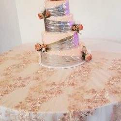 El Palacio de Novias y Quinceañeras - Cake and Table