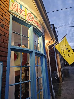 Pop's Ice Cream & Soda Bar by null