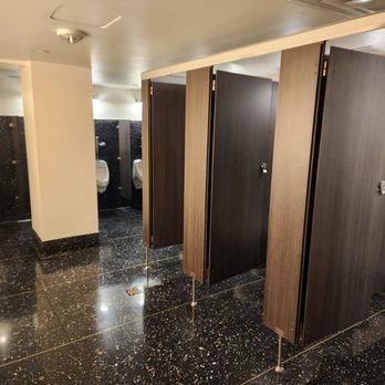 Sequoia - Clean Bathrooms - New American Near Me - Washington, DC, District of Columbia