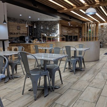 Deck Of Flavors - Great modern look and very clean - Ice Cream & Frozen Yogurt Near Me - Winthrop Harbor, Illinois
