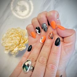 Kayla Nails - Spider web and ghost nails #halloweennails2023