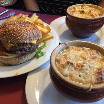 Le Consulat - French Onion Soup vs. American Burger - French Near Me - Paris, 75