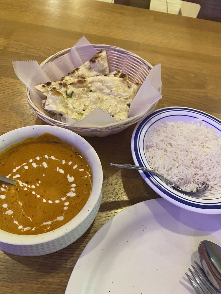 Food from Cholas Indian Restuarant