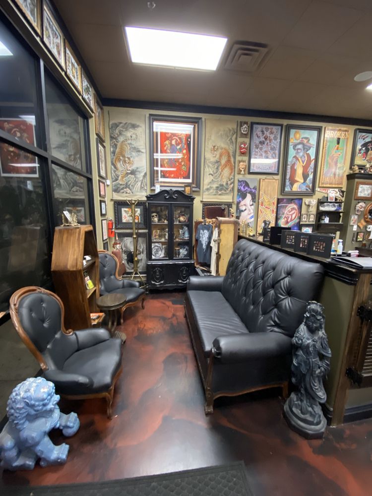 BROKEN DAGGER TATTOO PARLOR - 246 Photos & 162 Reviews - Tattoo - 5255