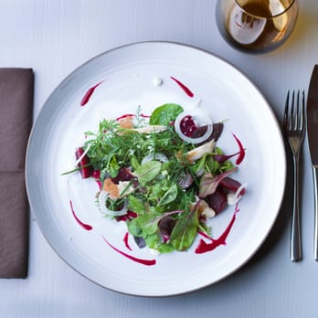 Genuss-Atelier - Gaumenschmaus - Forelle - Wildkräutersalat - Rote Beete - German Near Me - Dresden, SN Genuss-Atelier - Gaumenschmaus - Forelle - Wildkräutersalat - Rote Beete - German Near Me - Dresden, SN