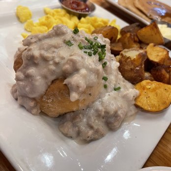 Clementine - Biscuits and Gravy - New American Near Me - Harrisonburg, Virginia Clementine - Biscuits and Gravy - New American Near Me - Harrisonburg, Virginia
