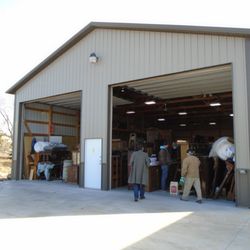 J & E Antiques - This is the main building, around the corner behind Lonnie's house.