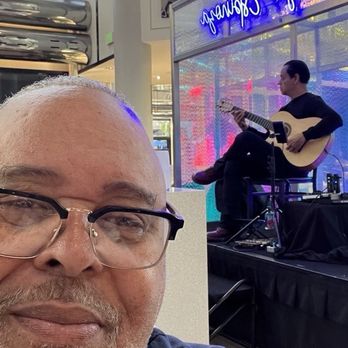 Cafe Sierra - Crab and entertainment.... - New American Near Me - Universal City, California