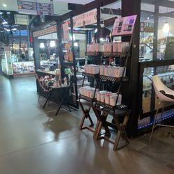 GiGi's Scents & Suds - Store kiosk