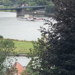 Elbterrasse - Von der Terrasse auf die Elbe mit Eisenbahnbrücke und zufällig auch das Dampfschiff aus Lauenburg.