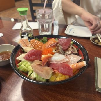 Davis Sushi & Fusion - chirashi bowl large - Sushi Bars Near Me - Davis, California