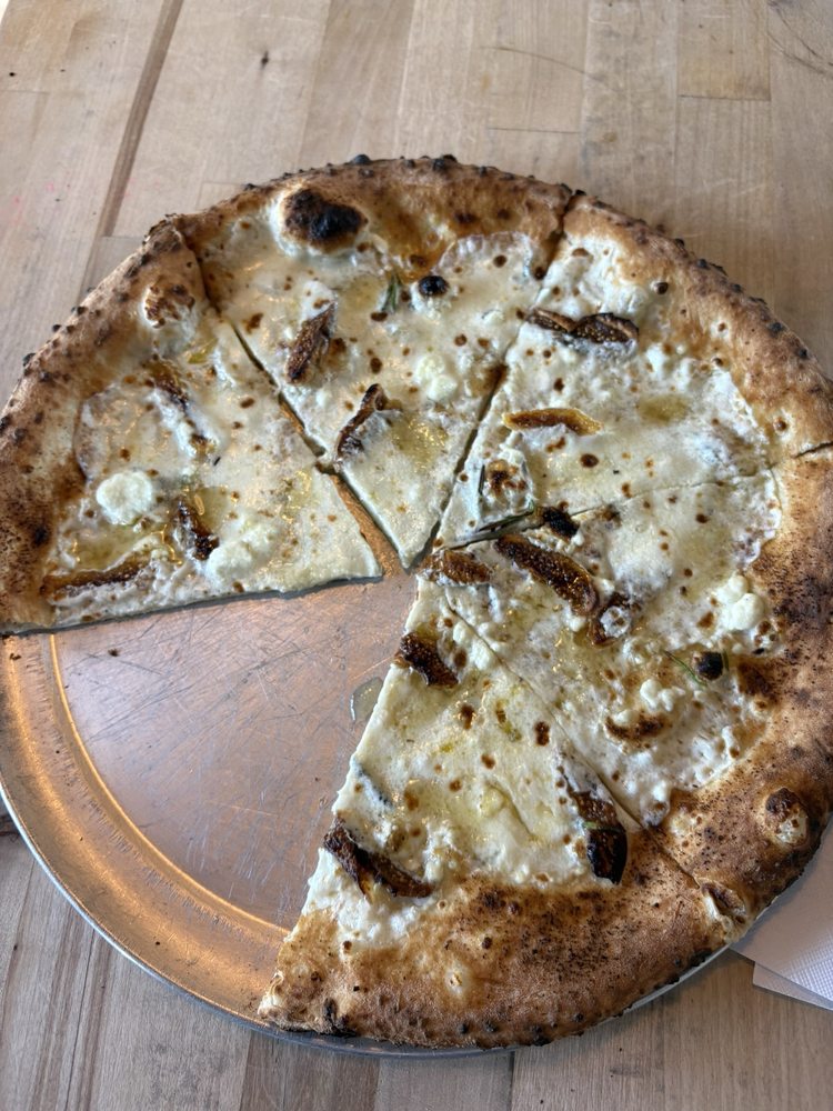 Food from Mangia Macrina's Wood Fired Pizza