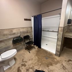 Winding River Resort Village - Family shower stall