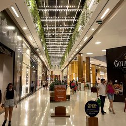 Manaira Shopping - Inside