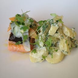 Salmon with dill potato salad - delicious