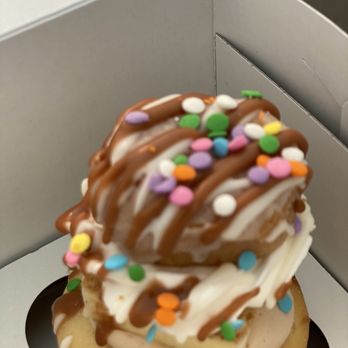 Fat Cupcake- Happy Valley - Crazy Eight White - Cupcakes Near Me - Happy Valley, Oregon Fat Cupcake- Happy Valley - Crazy Eight White - Cupcakes Near Me - Happy Valley, Oregon
