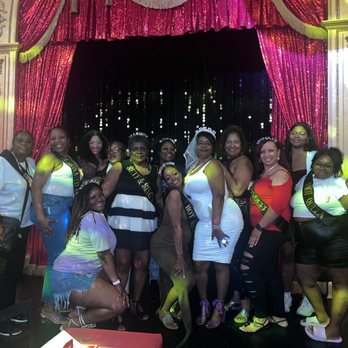 Lips - Chicago - Bridal party - American Near Me - Chicago, Illinois