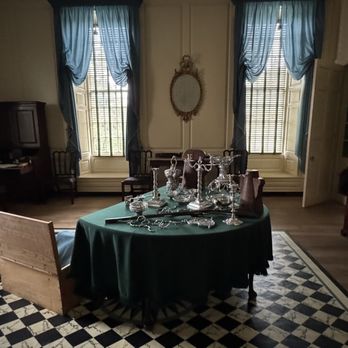 Governor's Palace - Dining area - Landmarks & Historical Buildings Near Me - Williamsburg, Virginia