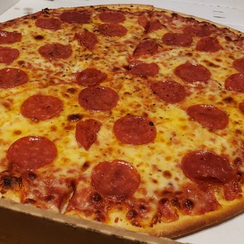 Vinny's Pizza - Pepperoni and garlic pizza. Could use some more pepperoni, though a very good pizza. - Pizza Near Me - Dekalb, Illinois