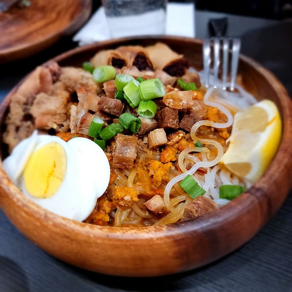 Kalye Bistro - Palabok Overload. Alright. - Filipino Near Me - Woodside, New York