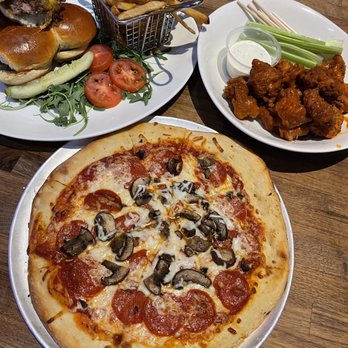Yard House - Bars Near Me - Roseville, California